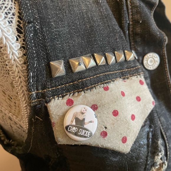 DIY distressed puck rock jean vest size small - Picture 6 of 10